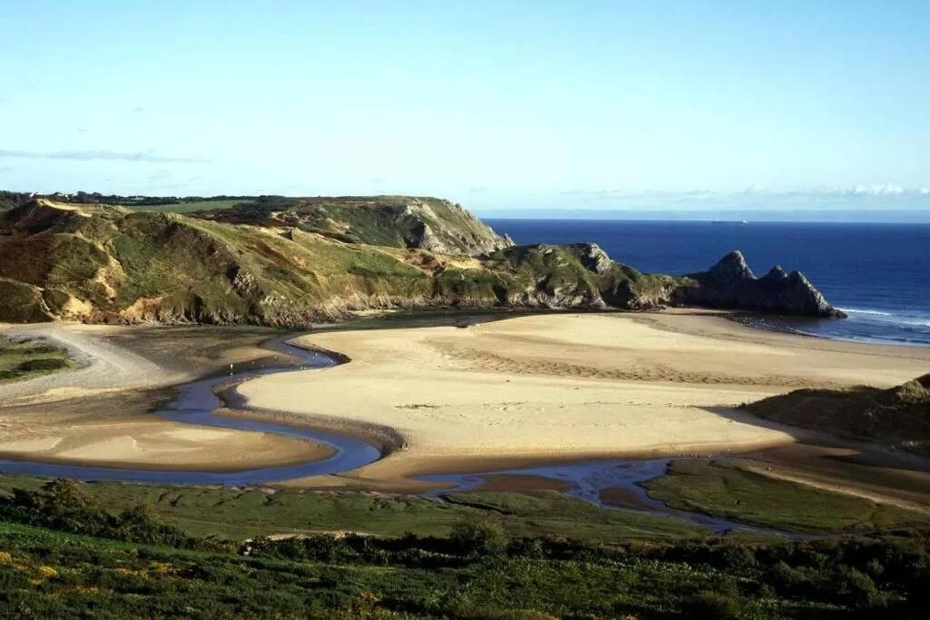 Luxe Living Guest House-Sleeps 6 -Family Friendly-Private Parking-Wifi-City-Beach Swansea Bagian luar foto